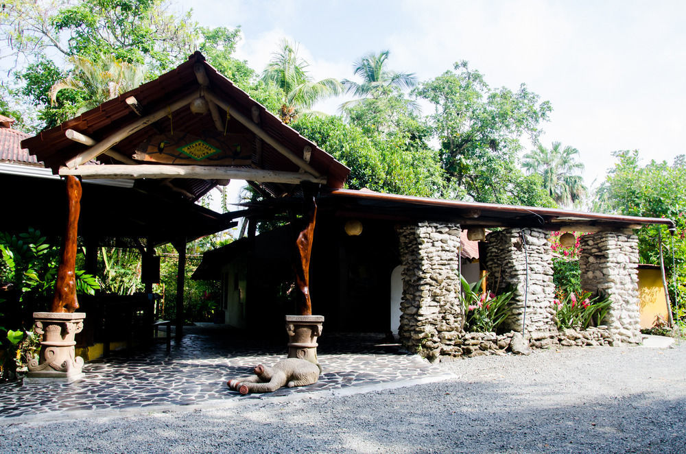 Atlantida Lodge Cahuita Exterior photo